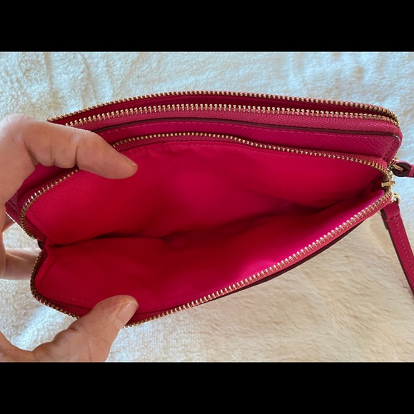 Coach wristlet wallet.  Like new condition - Picture 5 of 5